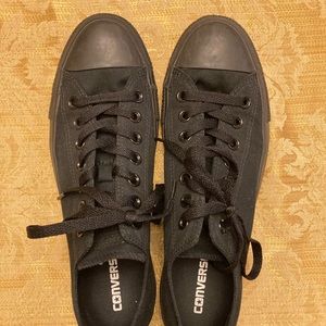 Black converse shoes Mens 9, Womens 11